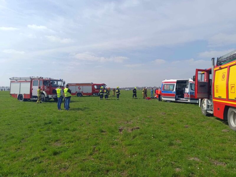 Przerażający wypadek pod Krakowem. Spadochroniarz runął na ziemię
