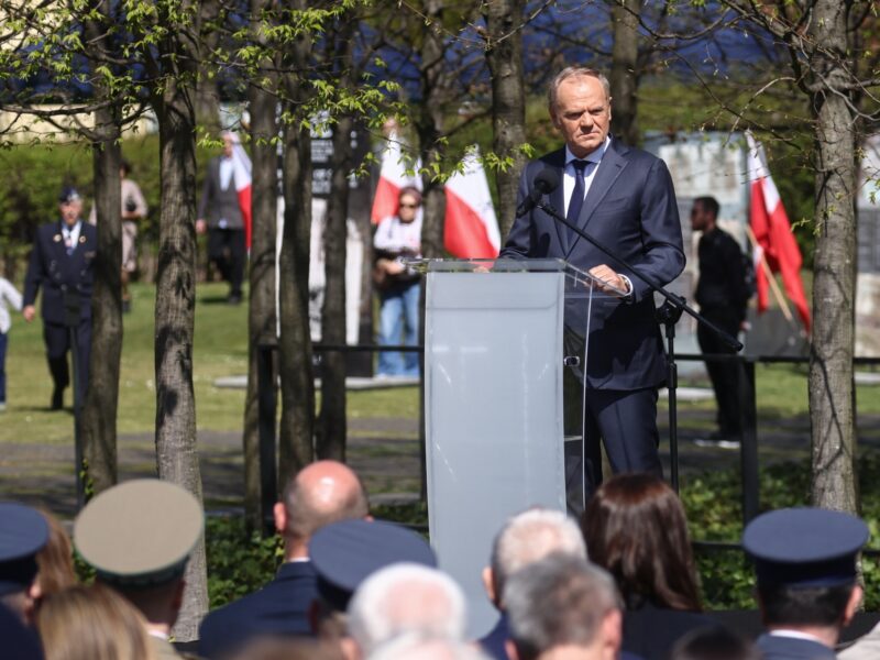 Donald Tusk na obchodach 85. rocznicy Zbrodni Katyńskiej: Dzisiaj nie możemy milczeć