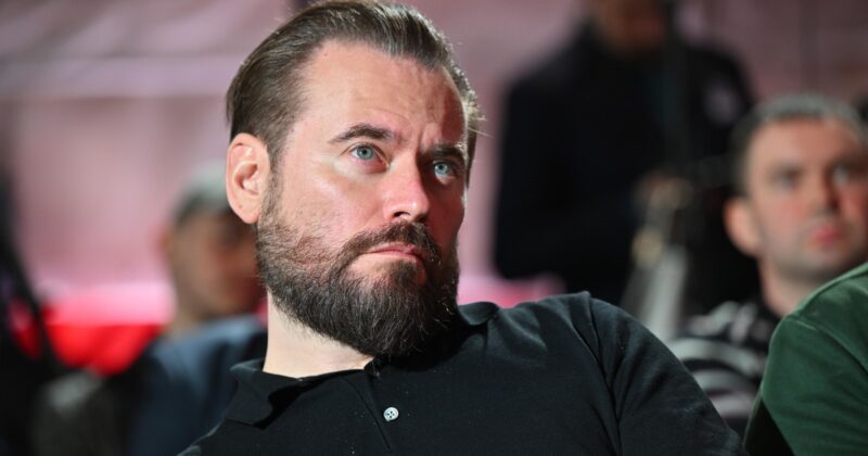 „Głosujcie na kogo chcecie, byle nie na mnie”. Kim jest Krzysztof Stanowski