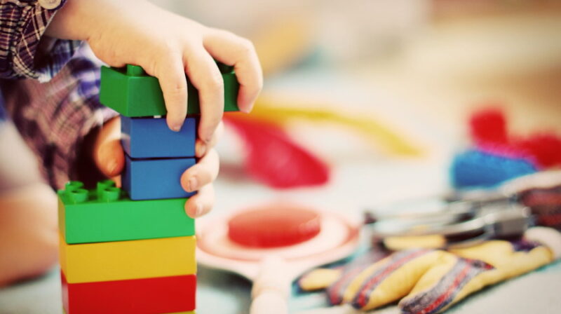 Terapia integracji sensorycznej – co powinni wiedzieć rodzice?