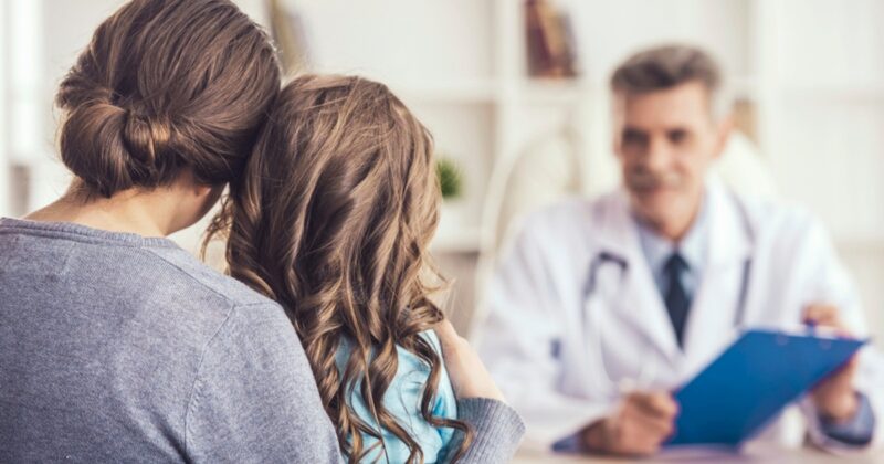 Rodzice wypisują dzieci z przychodni, by uniknąć kar za brak szczepień. „Dziecko znika z radarów”