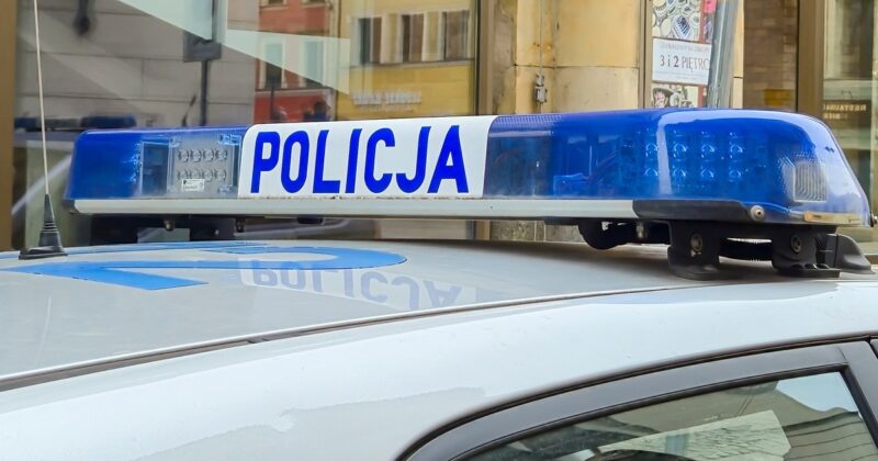 Niebezpieczny wypadek w Warszawie. Pijany kierowca uderzył w autobus