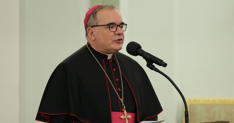 Nuncjusz apostolski złożył życzenia wielkanocne. Wypowiedział je po polsku