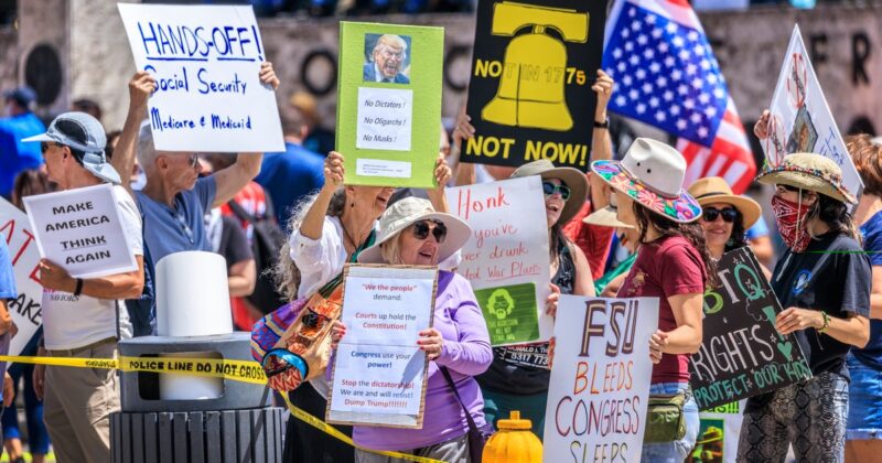 Setki protestów w USA. Sprzeciw wobec działań Donalda Trumpa