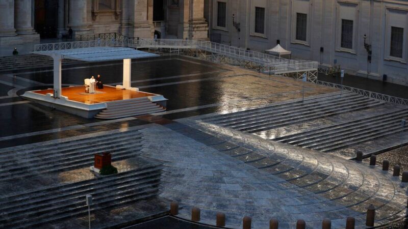 10 momentów, które zapamiętał świat. Tak papież Franciszek zadziwiał wiernych