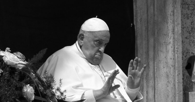 Papież Franciszek nie żyje. Wierni z całego świata pogrążeni w żałobie