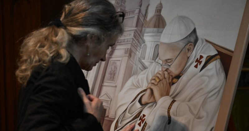 „Watykan to równoległy wszechświat”. Papież Franciszek zapoczątkował rewolucję. „Chciał Kościoła, który jest niewygodny”