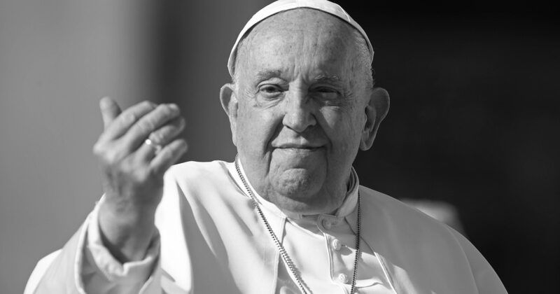 Papież Franciszek nie żyje. Watykan odwołuje ważne wydarzenie. Miało uczestniczyć w nim 80 tys. osób