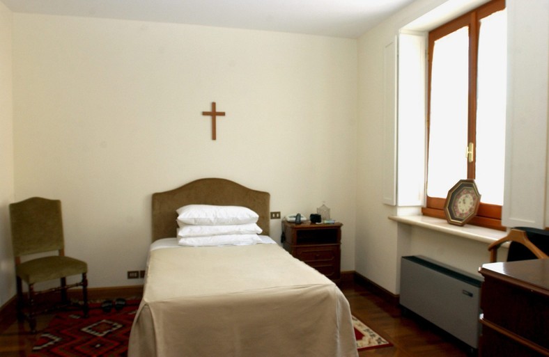 Papież Franciszek w tym domu mieszkał i zmarł. Watykański „hotel” to pomysł Jana Pawła II