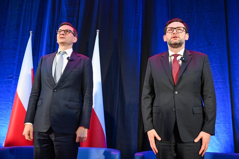„Stan Wyjątkowy”. Sztab Trzaskowskiego wietrzy spisek. Morawiecki knuje z Obajtkiem. Milionerzy płacą na kampanię