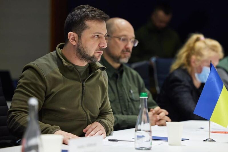 Zełenski ostrzega: „To jest gra Putina”