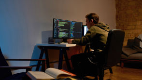 Wynagrodzenia IT 2025 – w tych kategoriach można zarobić najwięcej