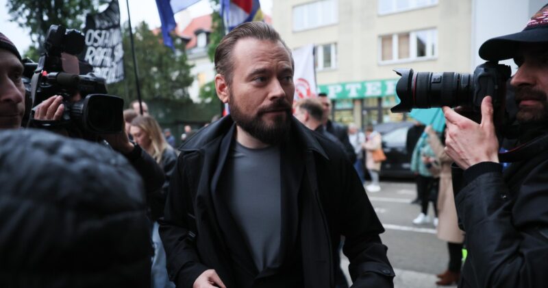 Krzysztof Stanowski proponuje „kapelusz dla wszystkich”. „Będą mogli żebrać”