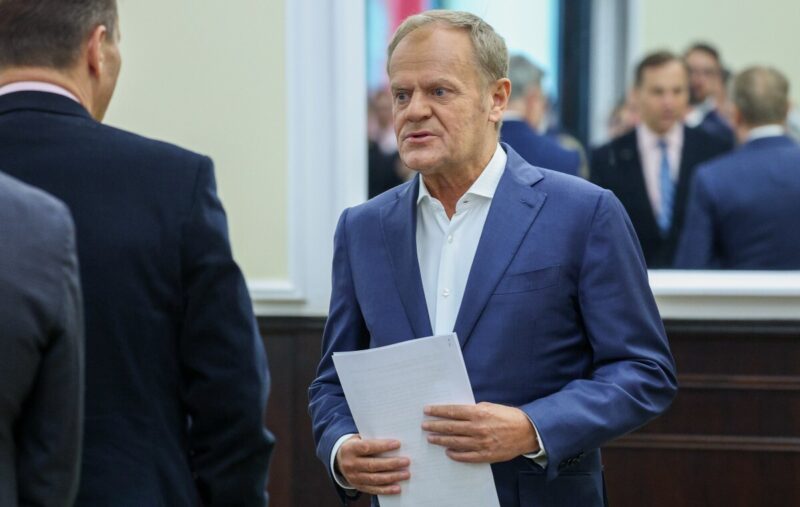 Они работали «нелегально» на депутата ПО? Туск должен был знать об этом