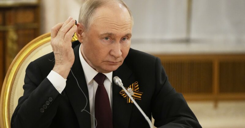 &#39;The marketplace  Will Collapse&#39; Russia&#39;s Economy Approaches Critical Point Kremlin Must Make Crucial Choice