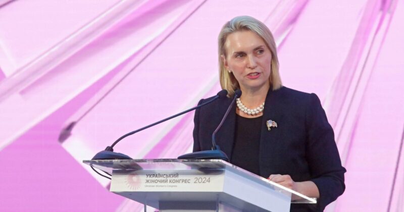 Była ambasador w Kijowie zrezygnowała przez administrację Trumpa. Mówi o powodzie