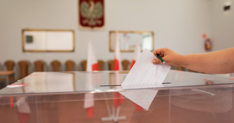 Incydent wyborczy w Warszawie. „Chwilowa przerwa w głosowaniu”