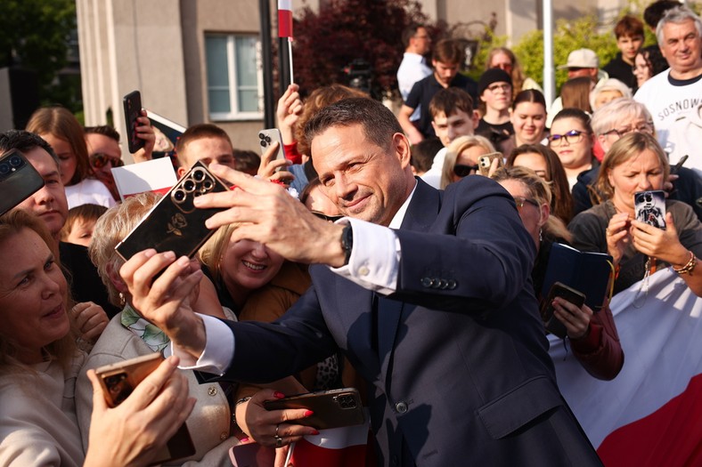 "State of Emergency". Reset in Trzaskowski's campaign. Nawrocki's staff is afraid of hooks. Mentzen spins before the second round