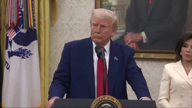 „Zdemoralizował relacje z Putinem”. Komorowski krytycznie o decyzjach Trumpa