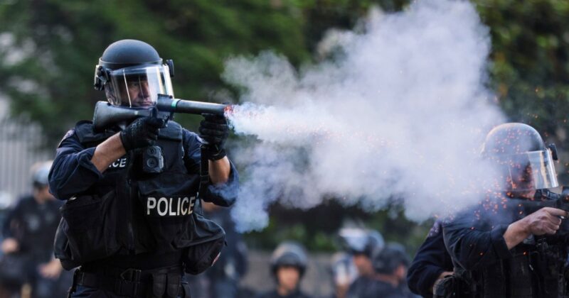 Donald Trump i deportacje migrantów. Ostrzeżenie przed „nową wojną”