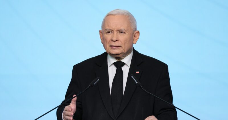 Крики на ежемесячных празднествах. «Лжец, лжец!»