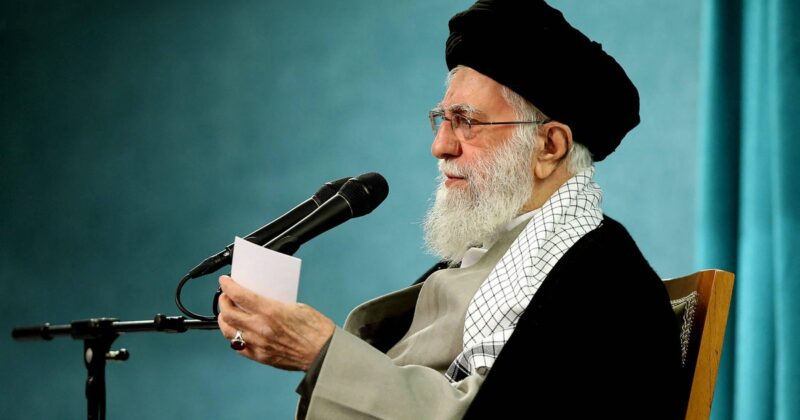 Przywódca Iranu zapowiada odwet na Izraelu. „Nie unikną konsekwencji”