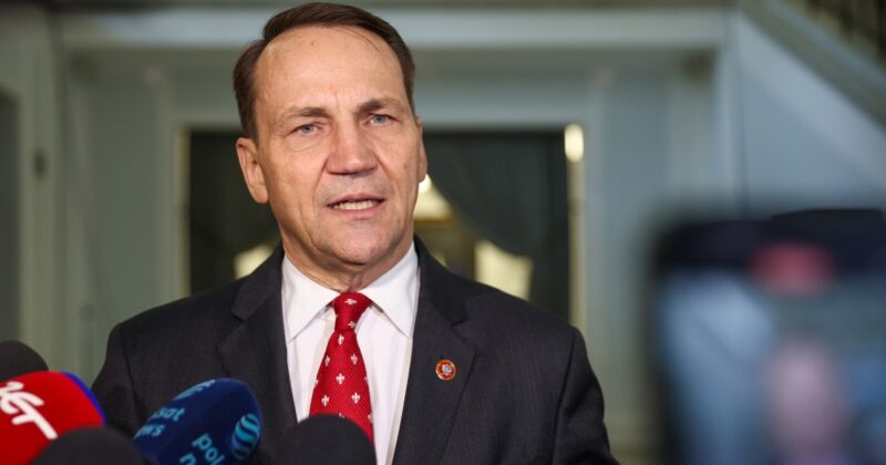 Radosław Sikorski recalls the high-profile scandal and warns. He writes about "illegal recording"