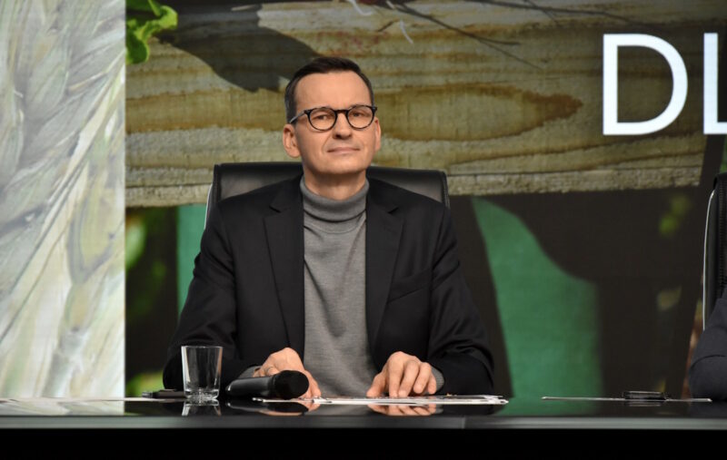 Donald Tusk to „łobuz”? Morawiecki: Można go tak określić