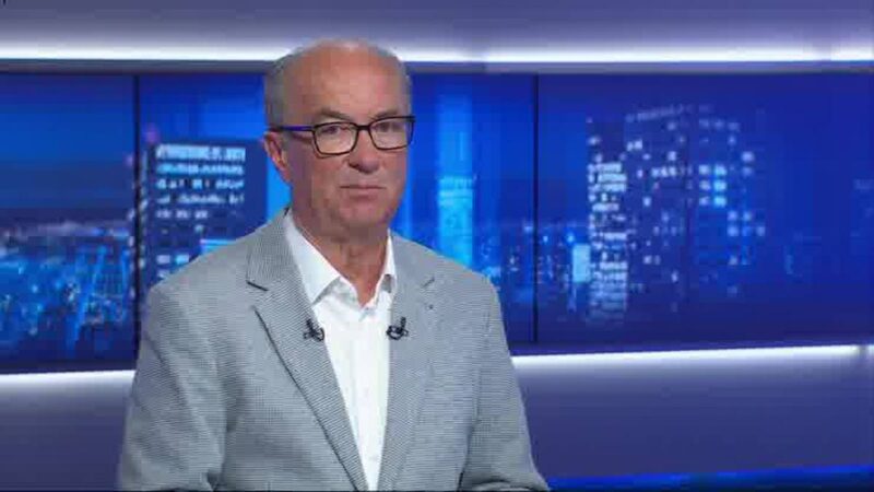 Supreme Court hears election protests. In front of the headquarters, crowds of protesters