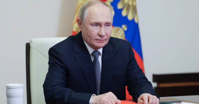 US authoritative  harshly criticizes relations with Russia: &#39;Putin shows Trump the mediate  finger&#39;