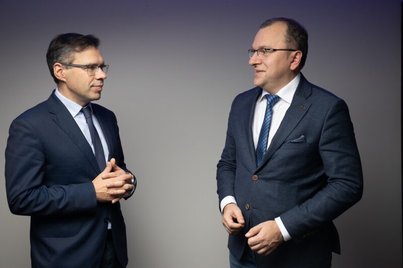 „Budują wrażenie, iż żołnierze Hitlera przeżywali przygody”
