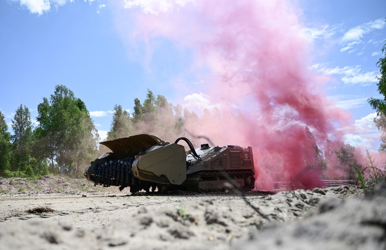 „Wszyscy są przeciwni minom, dopóki sami nie są zagrożeni”. Kraje nadbałtyckie wycofują się z konwencji ottawskiej. Szwajcaria bije na alarm