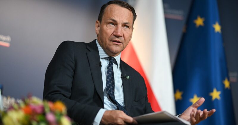 „Raport Międzynarodowy”. Radosław Sikorski: mam nadzieję, iż Putin nie jest tak szalony, żeby to wykonać