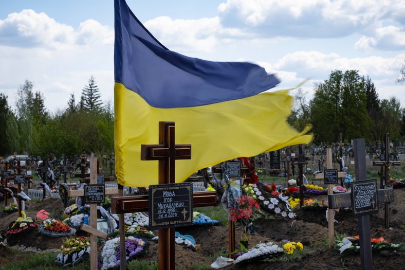 „Obwiniam się o to”. Rosjanie zabili jej 10-letniego syna. Wcześniej pochowała dwóch mężów