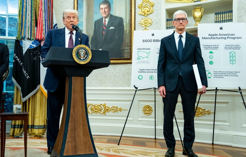 Dzień, w którym Donald Trump zatrząsł globalnym handlem. „Miliardy dolarów z ceł płyną teraz do USA!”. Nie wszystkim jest do śmiechu