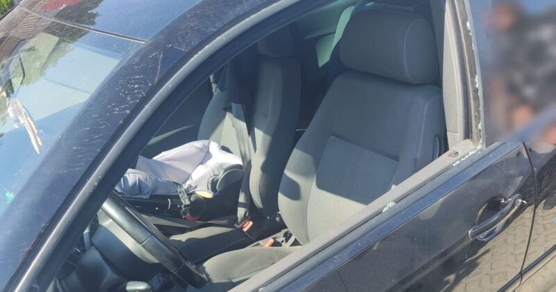 1,5-miesięczne dziecko zatrzaśnięte w aucie. Policja apeluje. „Ważna jest każda minuta”