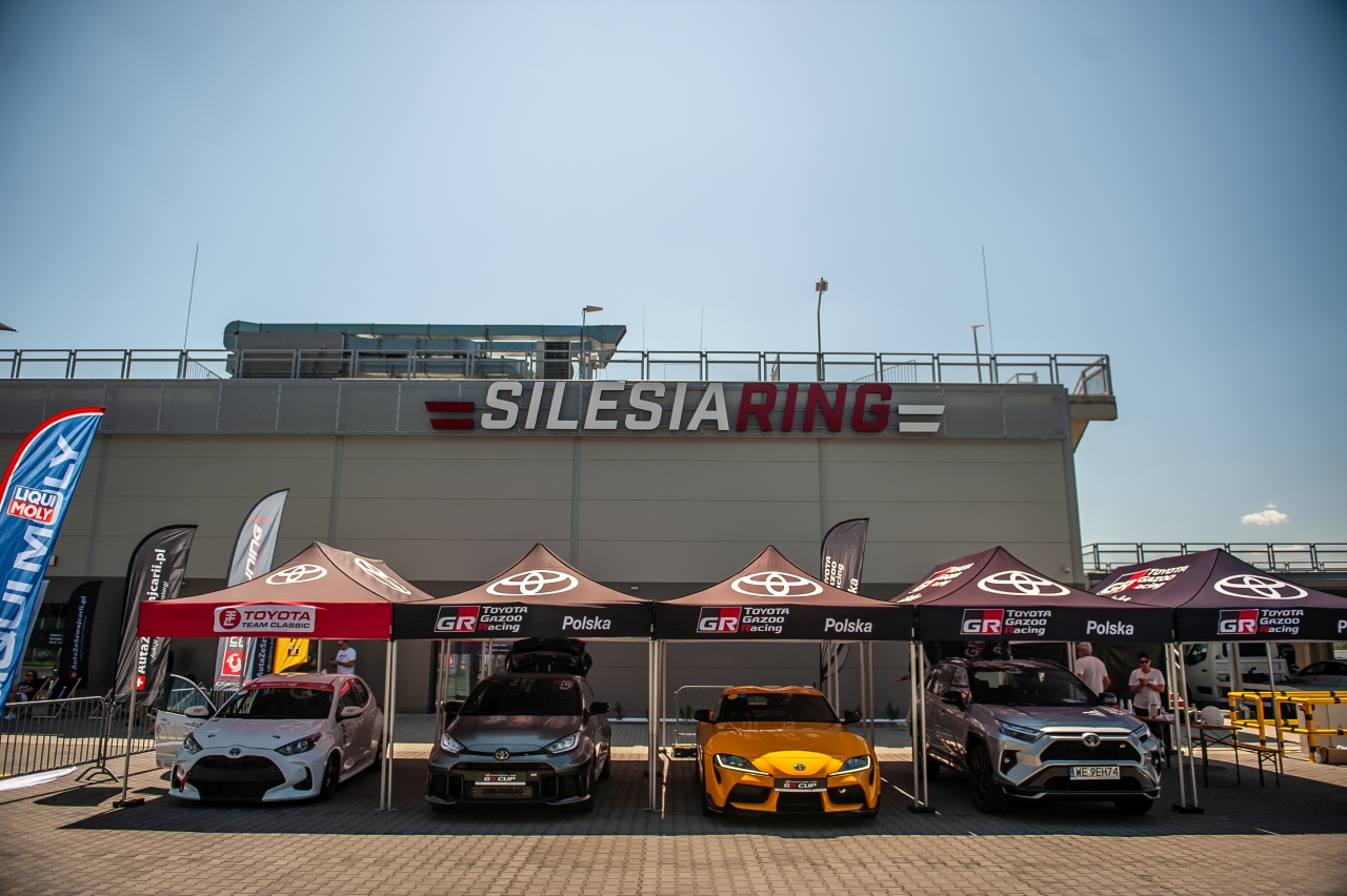 Rywalizacja na torze Silesia Ring w 2. rundzie TOYOTA GR CUP