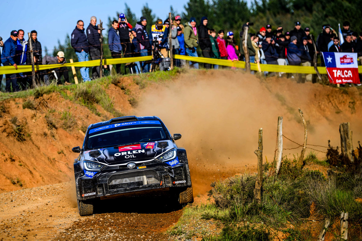 Kajetanowicz i Szczepaniak na podium po pierwszym dniu Rajdu Chile