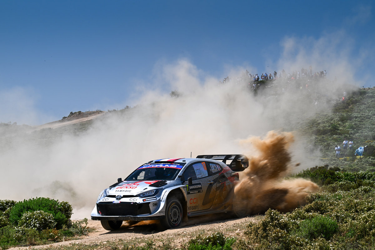 Rajd Sardynii 2025: Ogier wydziera prowadzenie na koniec dnia