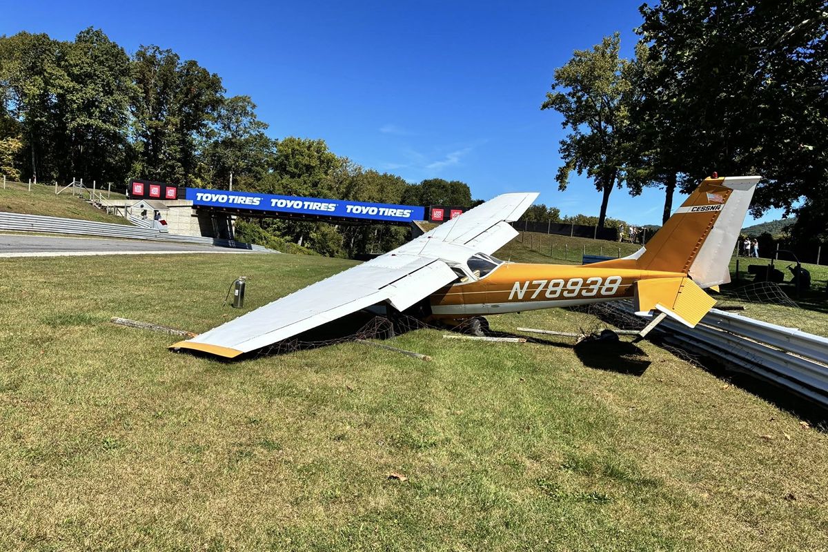 Lądowanie awaryjne… na torze wyścigowym