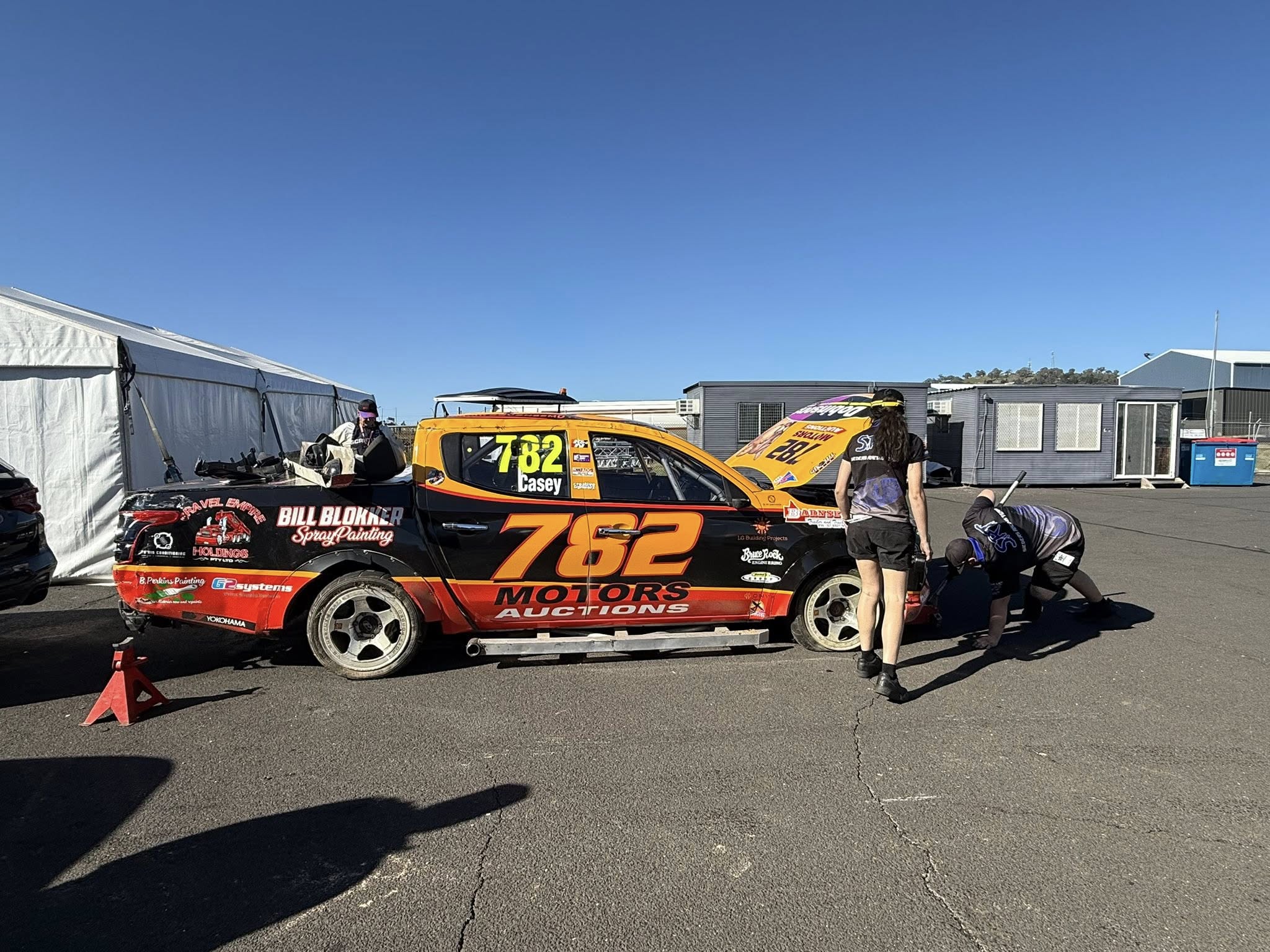 Koziołkował dwa razy i próbował jechać dalej