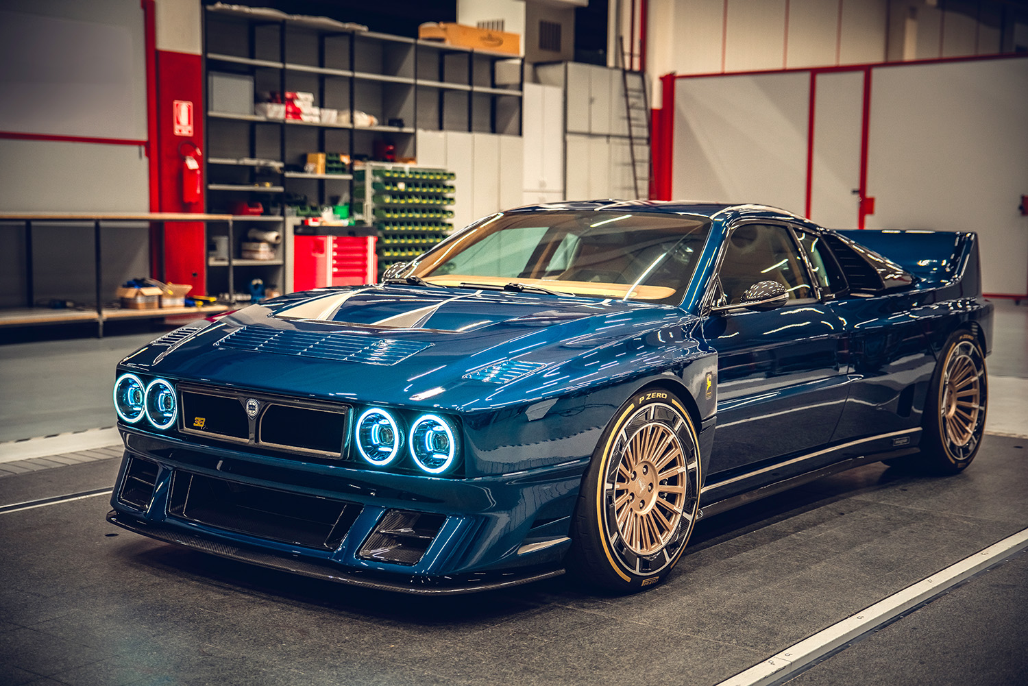 Z samochodów znikną… bezpieczniki? Jak auta spalinowe skorzystają na rewolucji elektryków