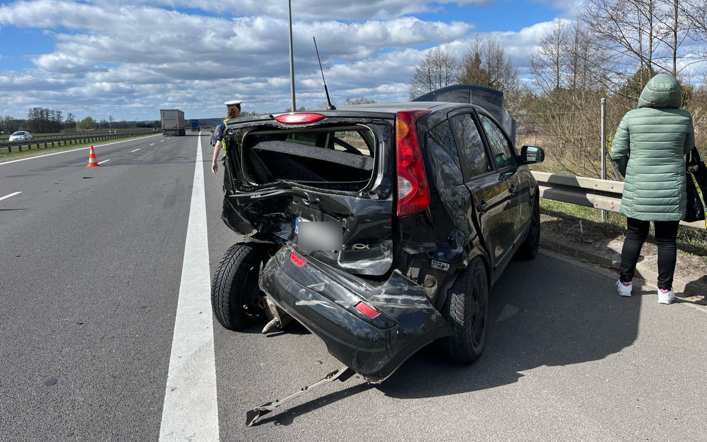 Wypadek na S3 w Gorzowie. Zderzenie citroena z nissanem
