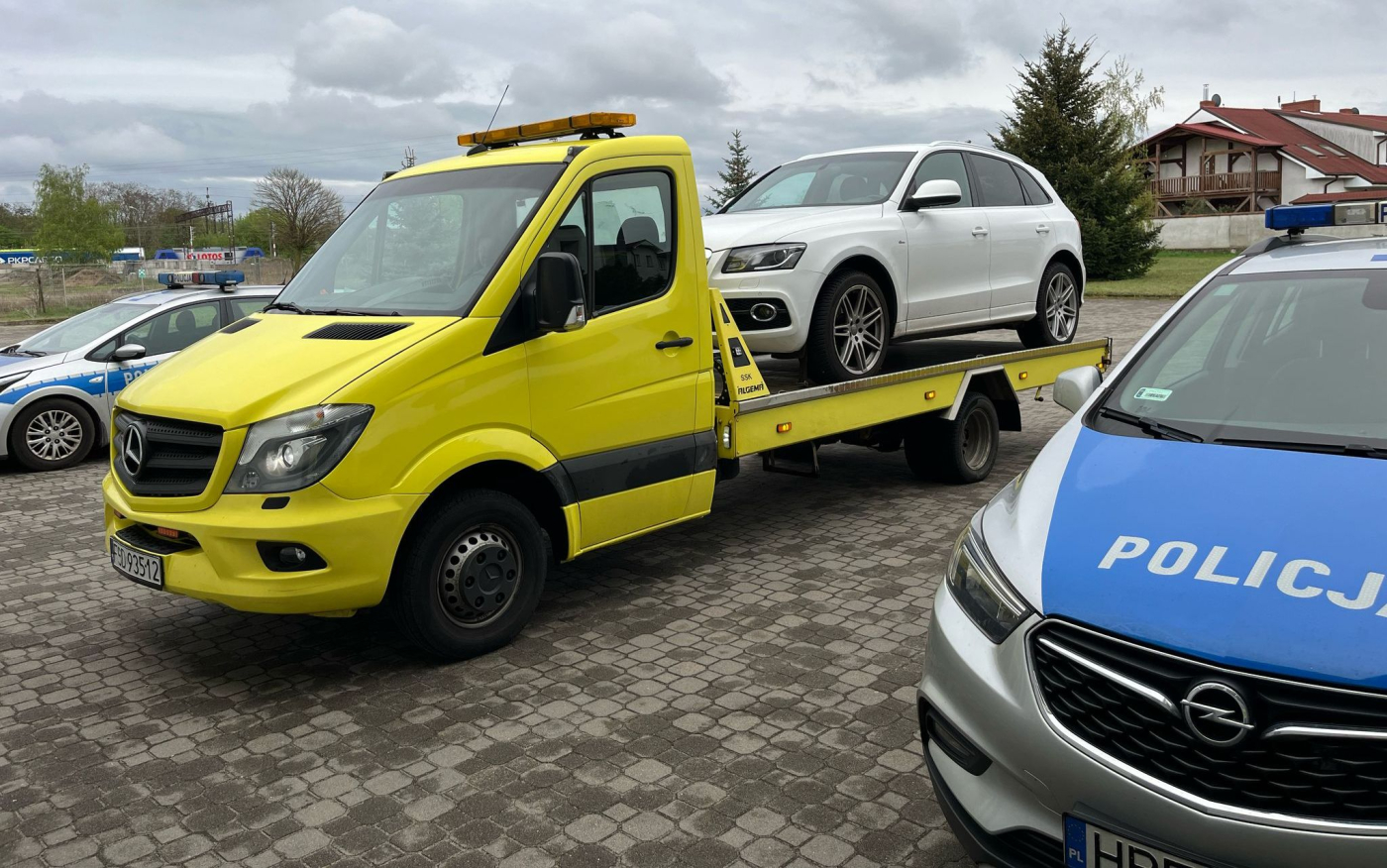 Miała 3 promile i wsiadła za kierownicę audi. 60-latka uderzyła w auto sąsiadki