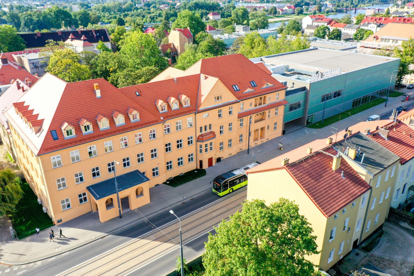 CEZiB odpowiada na pytania redakcji. „Nie widzimy związku ze szkołą”