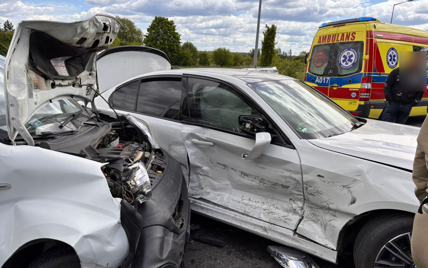 Wypadek na Kasprzaka. Zderzenie BMW, fiata i mercedesa