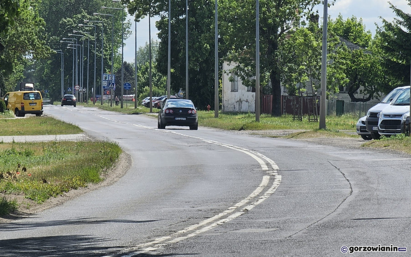 Tak wygląda droga do Deszczna. Miasto w końcu ją wyremontuje
