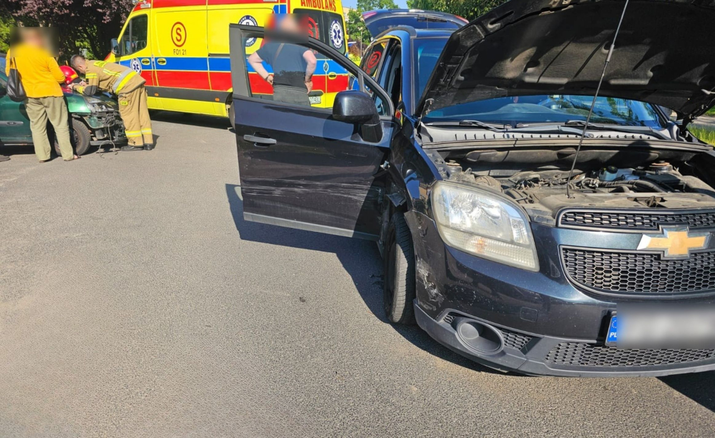 Wymuszenie pierwszeństwa. Renault zderzył się z chevroletem