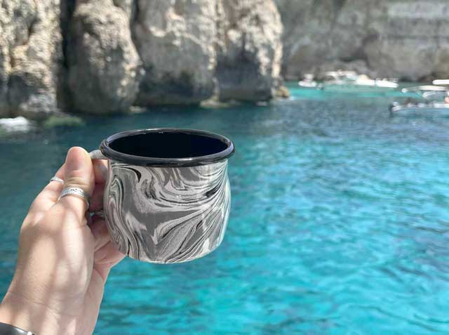 Emaliowany Olkusz – tradycja w każdym naczyniu z manufaktury Olkuskie Wyroby Emaliowane