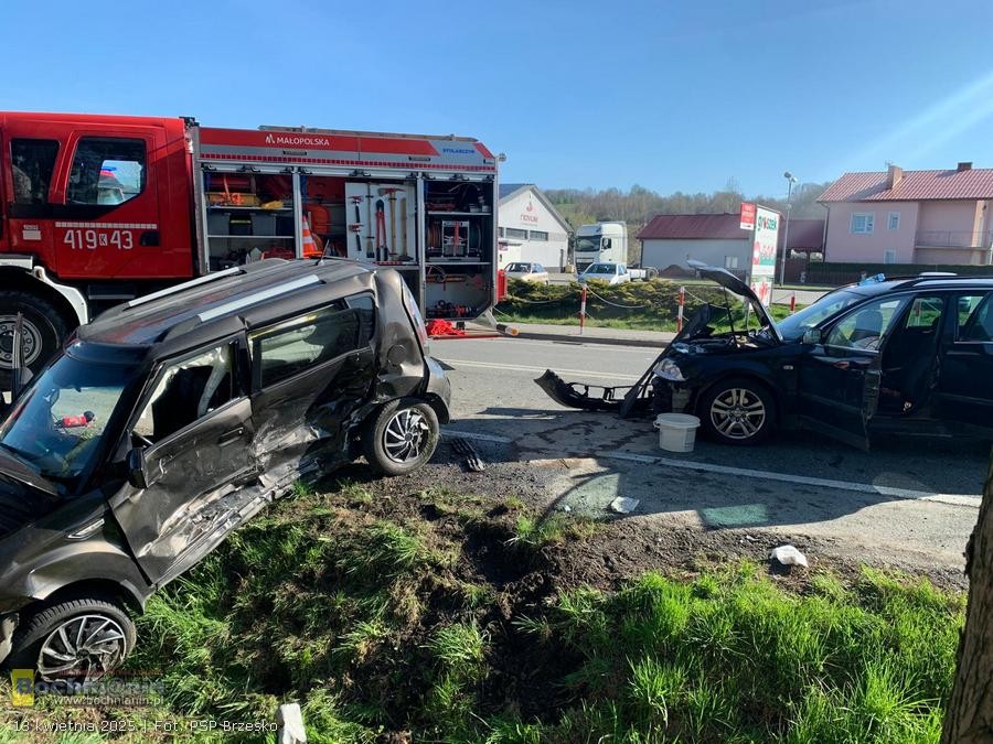 Wypadek w Uszwi, droga DK75 całkowicie zablokowana